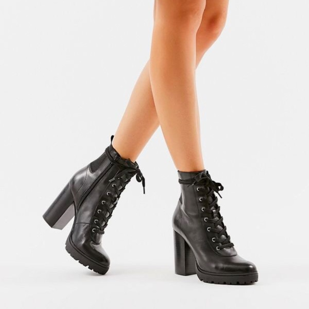 Steve Madden Latch Bootie - size 7.5 - NEW